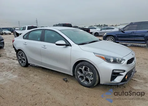 2021 Kia Forte Lxs z USA, uszkodzony, nr VIN 3KPF24AD3ME349101